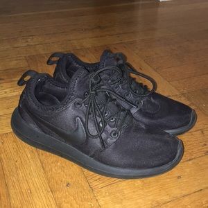 All black nike roshe